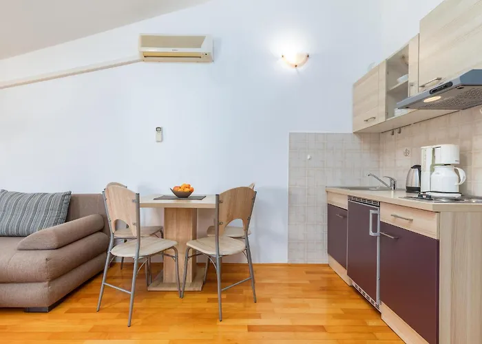 1 Bedroom Lovely In Appartement