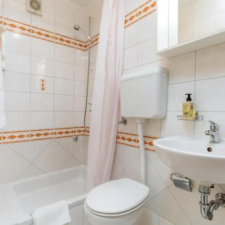 Appartamento 1 Bedroom Lovely In Pola