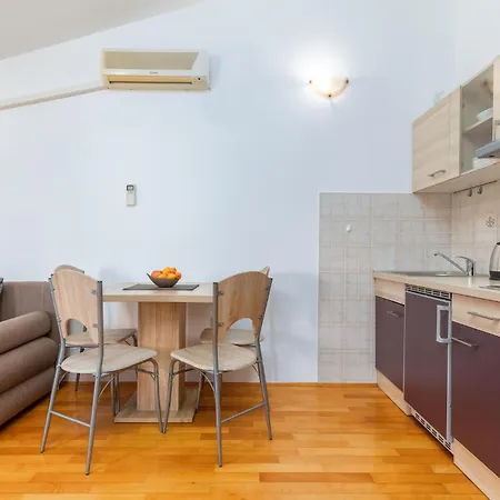 1 Bedroom Lovely In Lägenhet