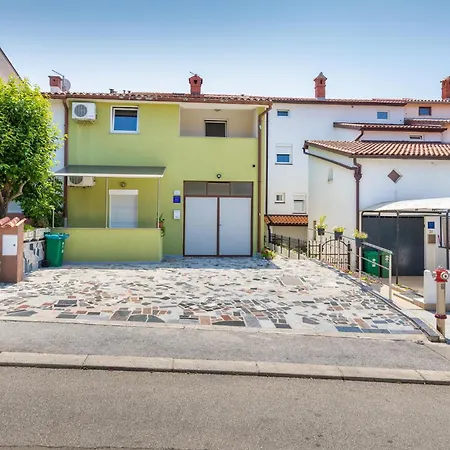 Appartamento 1 Bedroom Lovely In Pola