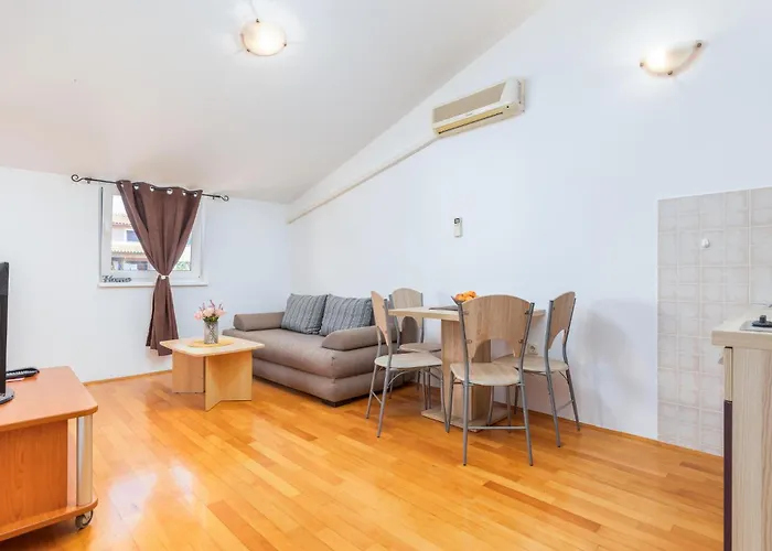 Lägenhet 1 Bedroom Lovely In Pula