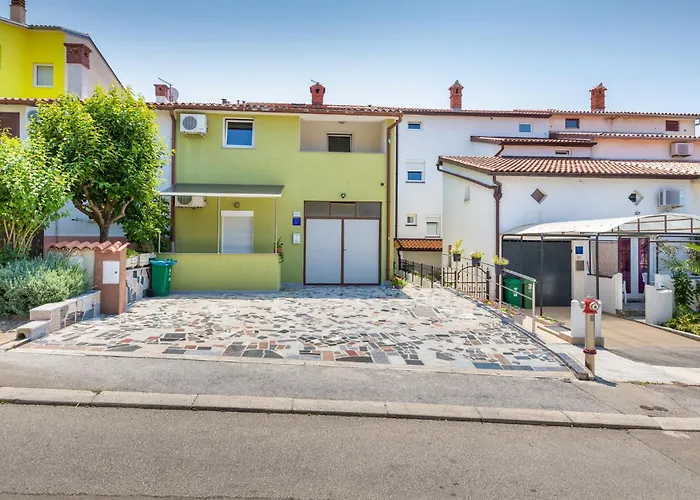 Lägenhet 1 Bedroom Lovely In Pula