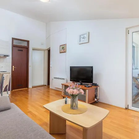 1 Bedroom Lovely In